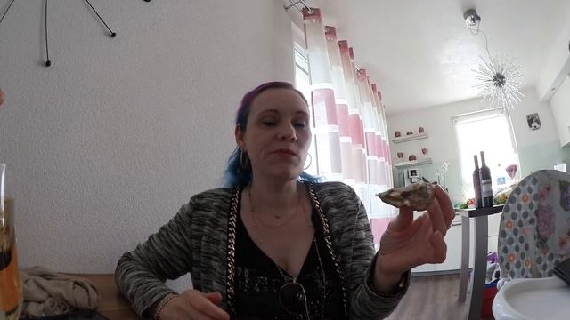 Влог/ Фото я брюнетка и блондинка/ Я в гостях/ Впервые пробую устрицы. смотреть онлайн
