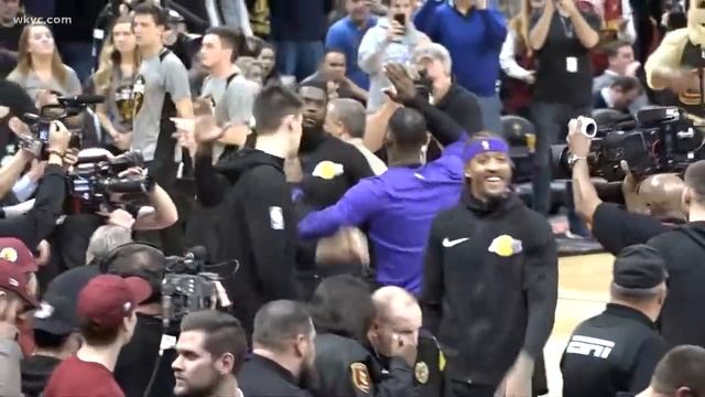 Cleveland Cavaliers fans react to the return of LeBron James смотреть онлайн