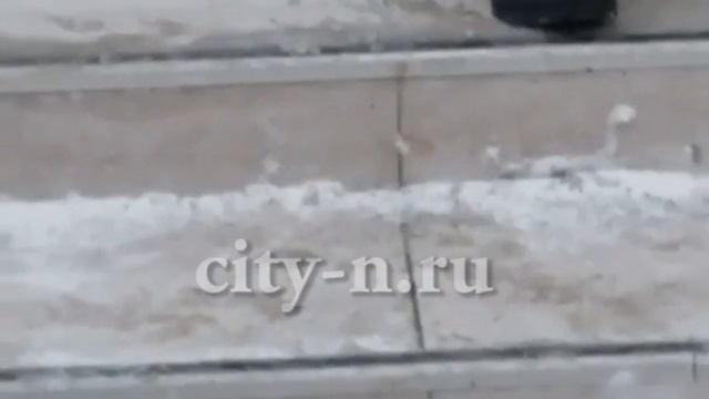 Новокузнецкий аэропорт. Скользкие ступеньки смотреть онлайн