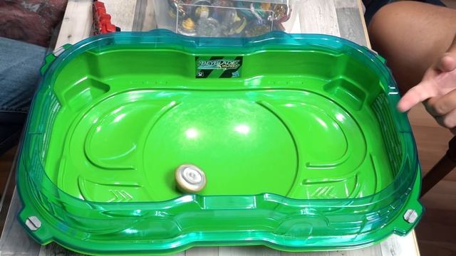 БИТВА ВСЕХ Волчков от Hasbro Бейзон против Закупыча на арене SlingShock Beyblade Burst Turbo