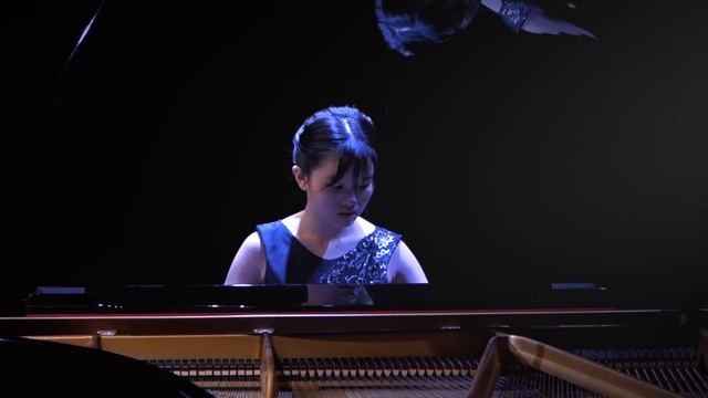 Richelle Evelyn Plays "Java Waltz" by Levi Gunardi смотреть онлайн