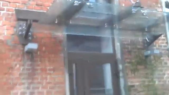 Пример работы стеклянного козырька под дождем смотреть онлайн