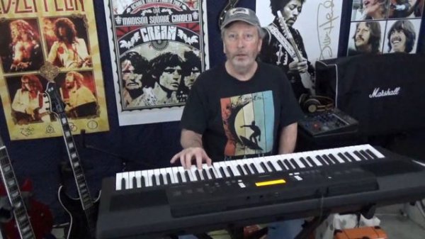 Yamaha PSR EW 300 Electronic Keyboard - Songwriting Tool and Much More | Play Guitar