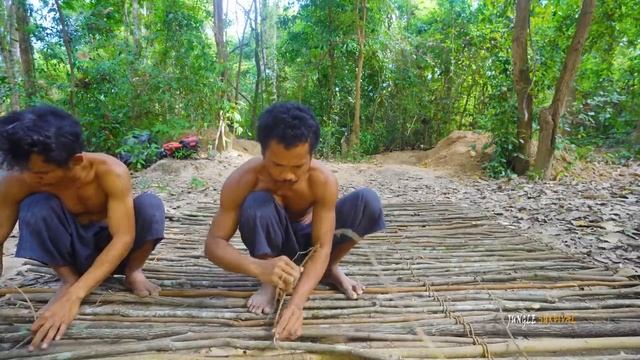 Build Secret Deep Hole Underground Villa, Overnight Stay in the Wood, Jungle Survival Building Skil смотреть онлайн
