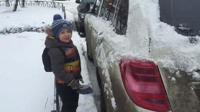 Машину Греем ЧИСТИМ машину греем мотор снег на машине как почистить машину без рук смотреть онлайн