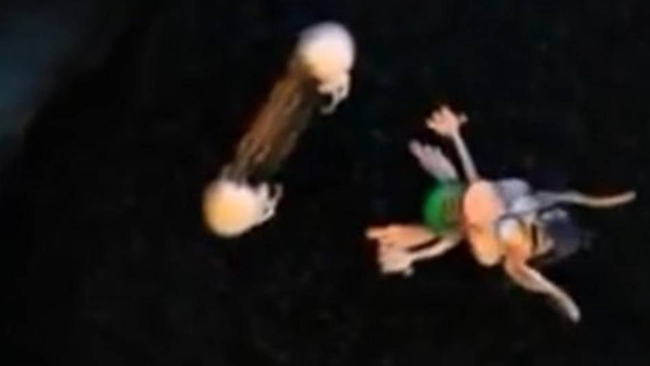 Behind The Mirror (Hugo: The Evil Mirror)