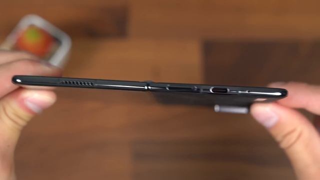 Honor Magic V2 Unboxing And Hands On!