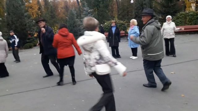 Любовь уходит с пожелтевшею листвой!!! ??Танцы в парке Горького!!!??Харьков 2021 смотреть онлайн