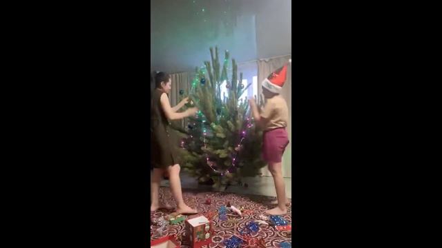 /🎅VLOG/НАРЯДИЛИ ЕЛКИ⛄🌲 /2-х минутное видео /🤍 смотреть онлайн