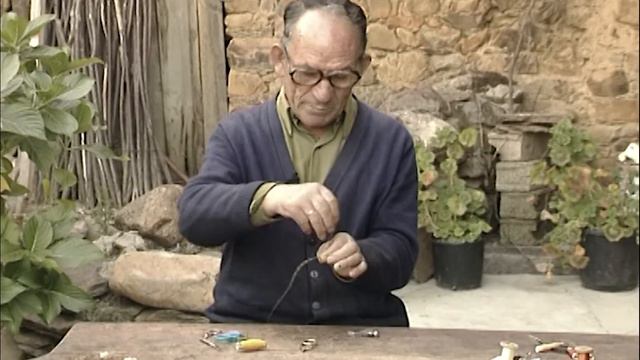 PLUMAS DE GALLOS para elaborar MOSCAS Y SEÑUELOS de pesca de forma 100% artesanal смотреть онлайн