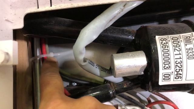 Fitting the Genuine Dometic Fridge Ventilator Fan Kit - for Caravan or Motorhome смотреть онлайн