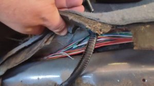 Шевроле нива, не зажигается салонный свет, глючит сигнализация. Развод от авто-электриков.