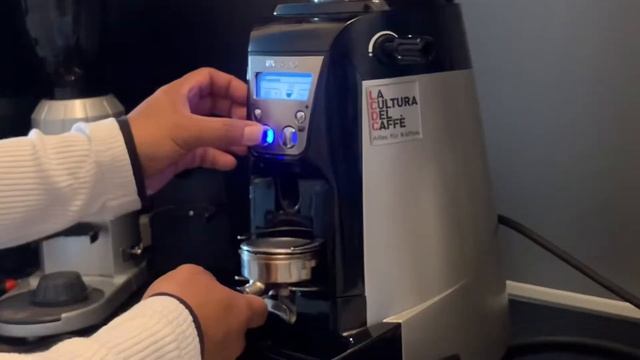 I bought 2nd hand Casadio ENEA LaCimbali How to adjust/calibration perfect espresso LatteArt oatmil смотреть онлайн