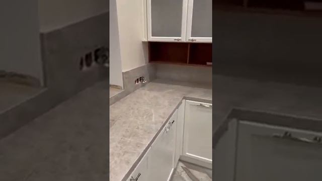 Столешница фартук и остров из кварцита Тадж Махал!