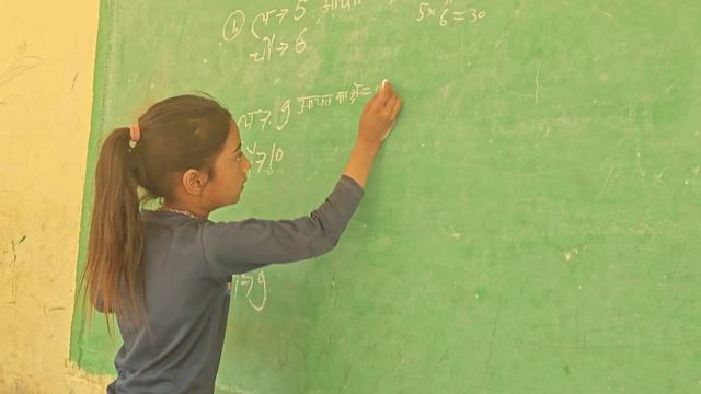 कक्षा - 3 की शालू धाकड़ आयत का क्षेत्रफल ज्ञात कर रही है #maths #mathematics #aayat #triangle смотреть онлайн