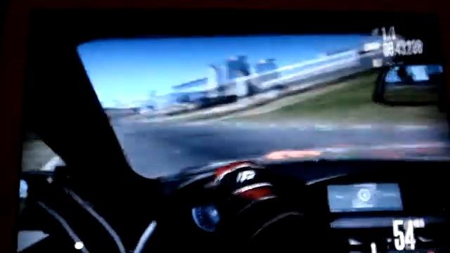 Need For Speed Shift on MacBook White смотреть онлайн