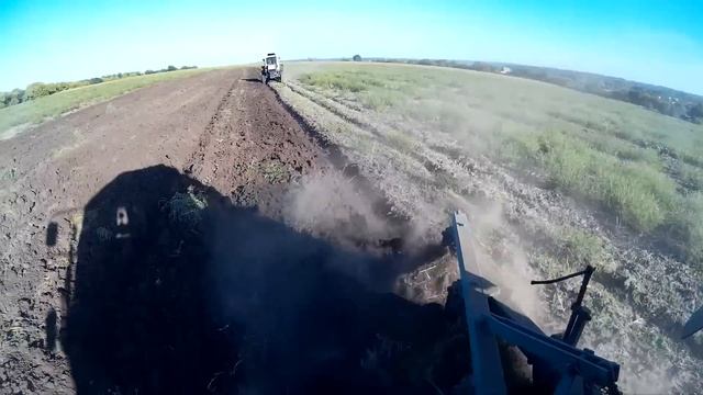 ЮМЗ-6 турбо и МТЗ 82.1 вспашка стерни  ячменя 2015  /  MTZ 82.1 Ploughing  Of Barley