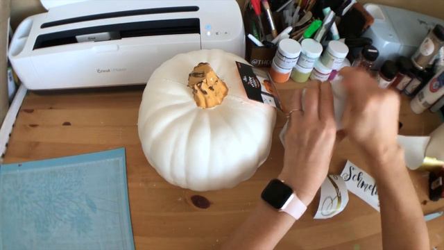 HOW TO MAKE A MONOGRAMMED PUMPKIN W/YOUR CRICUT & VINYL! | I DIDN'T EDIT OUT THE HICCUPS! смотреть онлайн