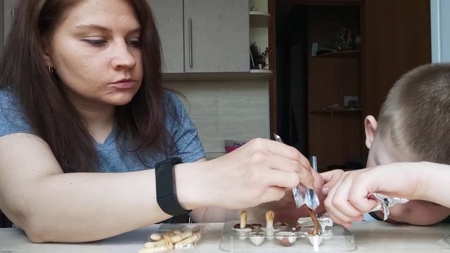 Кондитерский конструктор. Делаем шоколадные грибочки смотреть онлайн