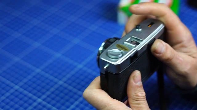 Shooting the Olympus Trip 35, an overpriced cult camera ? смотреть онлайн