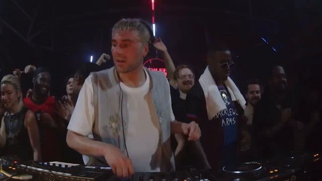 Fred again.. & Jamie xx - ID смотреть онлайн