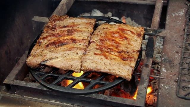 Рецепт копчёных рёбрышек на мангале - The recipe for smoked ribs on the grill. смотреть онлайн