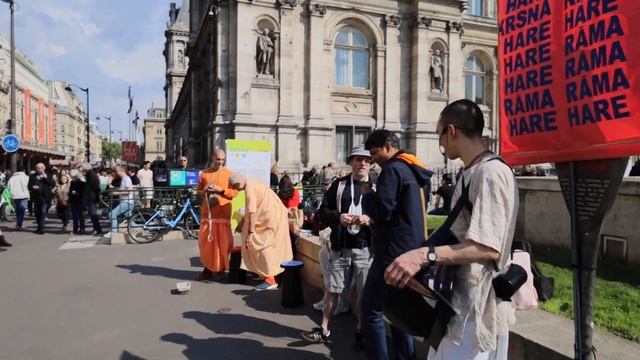 Харе Кришна Маха мантра / Харинама Париж Франция Май 2023 смотреть онлайн