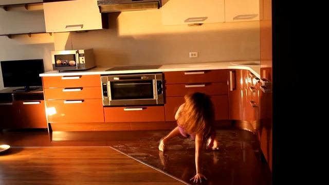 ГОРЯЧАЯ ДЕВУШКА&TWERK смотреть онлайн