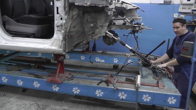 Caddy. Подготовка запчасти. Вытяжка другого лонжерона. смотреть онлайн