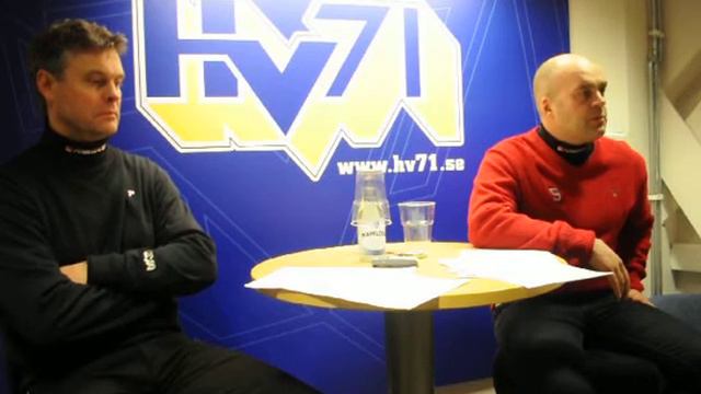 Presskonferens med HVs tränare Thomas Ljungbergh och Södertäljes tränare Peter Larsson.AVI смотреть онлайн