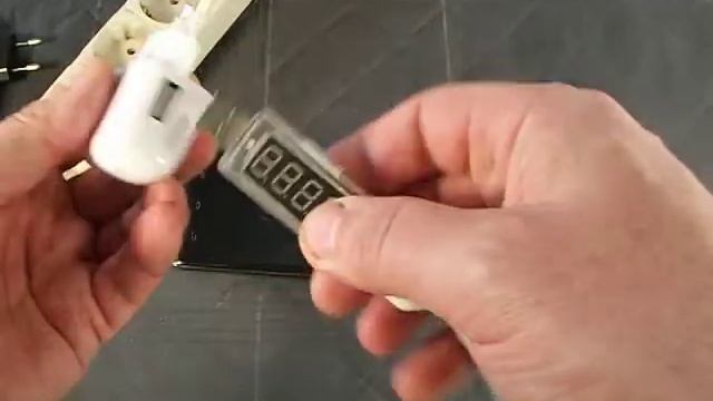 USB-тестер при зарядке телефона - преполезный прибор! смотреть онлайн