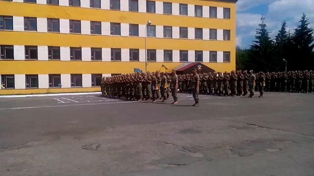 Перший день в армії (строкова служба) ПЕРВЫЙ ДЕНЬ В АРМИИ. КМБ (курс молодого бійця). Як там було? смотреть онлайн