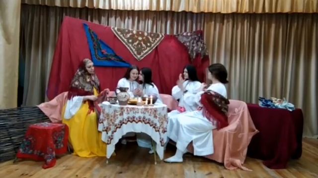 Старинные святочные гадания на Руси «Раз в Крещенский вечерок девушки гадали» смотреть онлайн