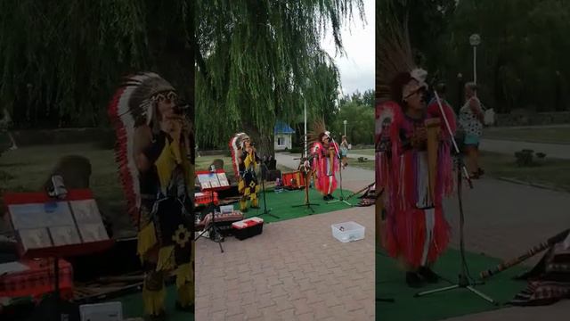 Архипка, август, студенты перуанцы на набережной дают концерт. смотреть онлайн