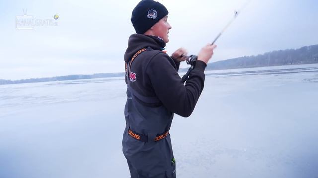 ZANDER FISHING From ICE | Team Galant смотреть онлайн
