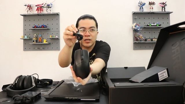 ASUS ROG Strix Scar 17 (G733) Ryzen 9 | RTX 3080 -- Unboxing and Initial Impressions смотреть онлайн