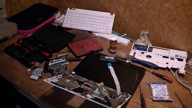 Asus EEE PC 1015B szétszedett állapotban смотреть онлайн