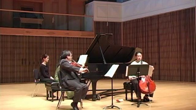 Beethoven Piano Trio Op.70 No. 2 E-flat Major смотреть онлайн