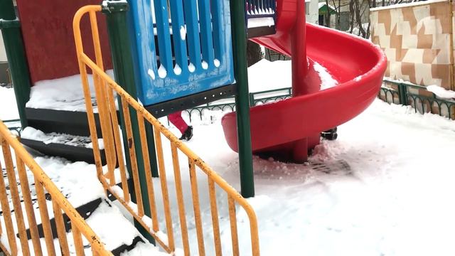 New playground in winter / Новая площадка зимой смотреть онлайн