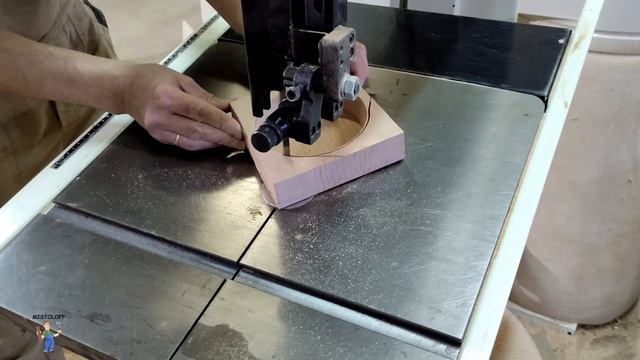 Миска из дерева для пушистого друга без фрезера и токарного станка.