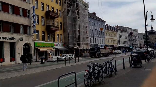 15.04.2020 Берлин, Karl-Marx-Straße. Киевлянин любит Берлин смотреть онлайн