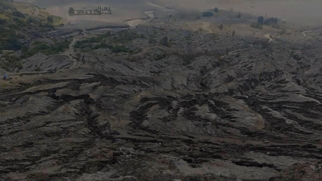 Кратер вулкана Бромо. кальдера Тенгер. Путешествие по восточной Яве на байках смотреть онлайн