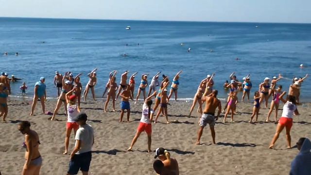 Зажигательные латиноамериканские танцы на пляже в Крыму смотреть онлайн