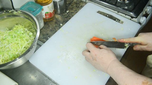 A refreshingly delicious coleslaw salad that goes well with meat смотреть онлайн