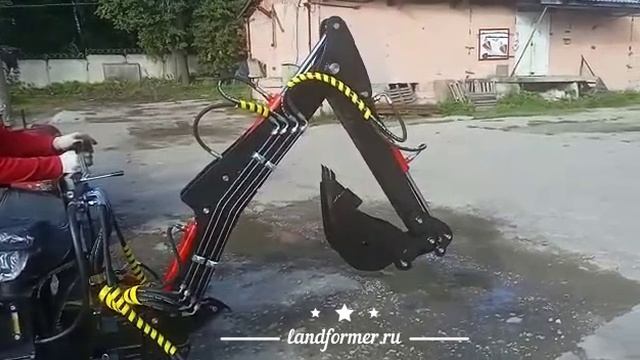 Навесной экскаватор Landformer на японце