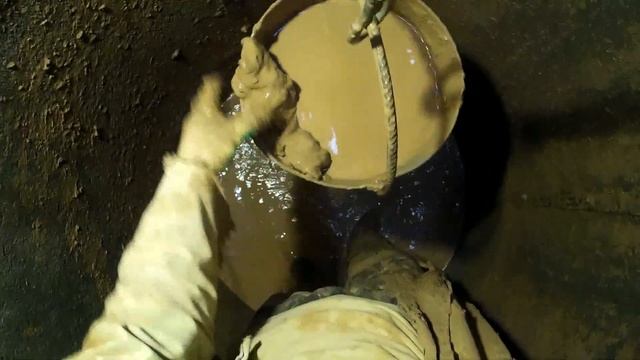 фонтан в колодце . утопили в плывуне 5 колец (это полюбому хорошо)