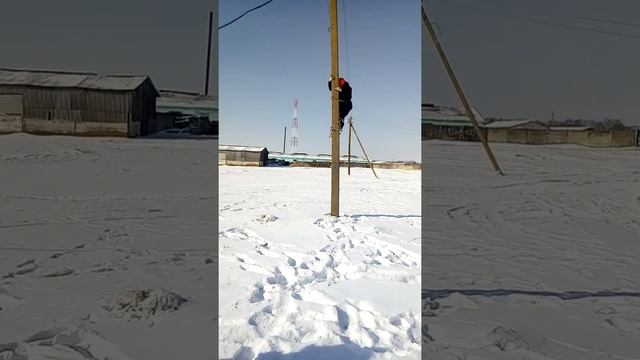 Как монтеры лазят первый раз на когтях смотреть онлайн