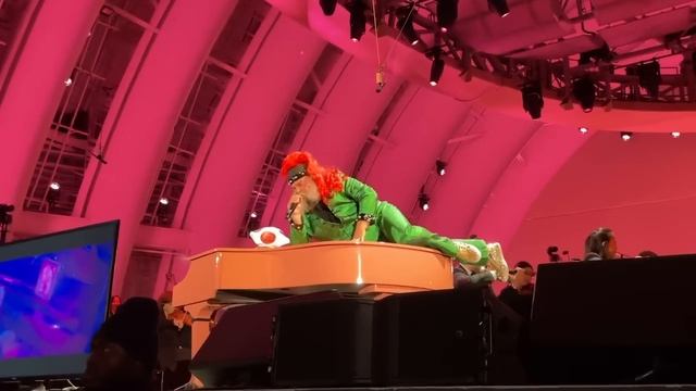 Jack Black Sings Peaches at Video Games Award Concert смотреть онлайн