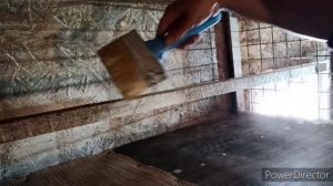 Готовлю клетки в курятнике и пересаживаю цыплят.