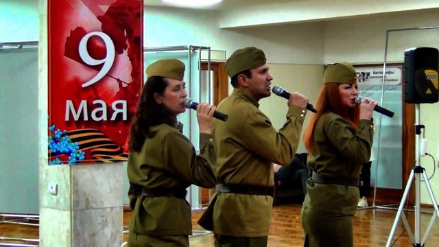 Шоу группа Вернисаж Военное попурри смотреть онлайн